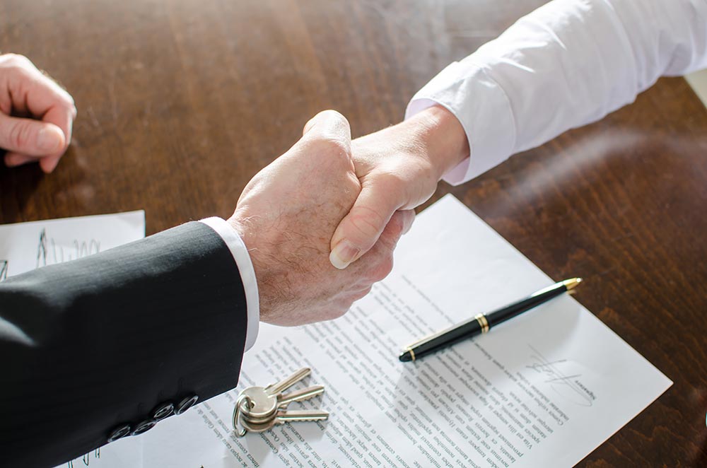 Sunshine Coast property valuer is shaking hands with a client over a property valuation agreement - Sunshine Coast, QLD a